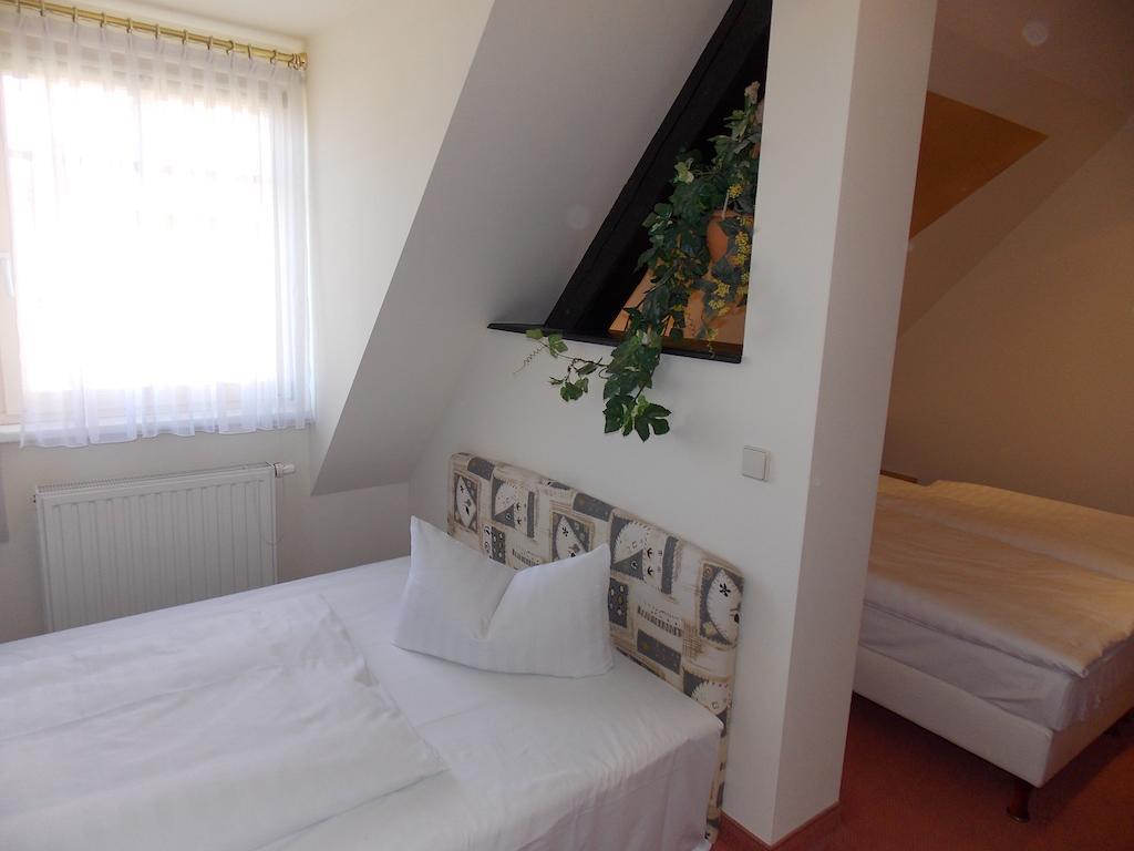 Gasthof Und Landhotel Zur Ausspanne Klipphausen Номер фото