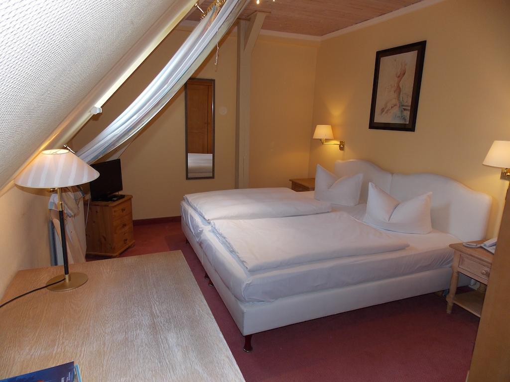 Gasthof Und Landhotel Zur Ausspanne Klipphausen Номер фото
