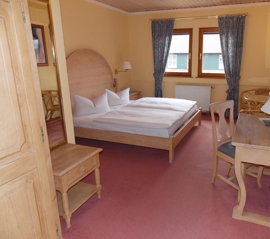 Gasthof Und Landhotel Zur Ausspanne Klipphausen Номер фото
